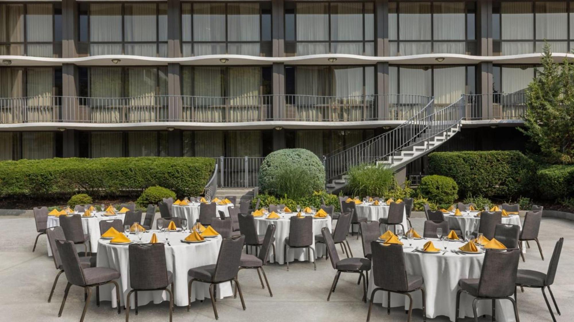 Marriott Saddle Brook Hotel Bagian luar foto